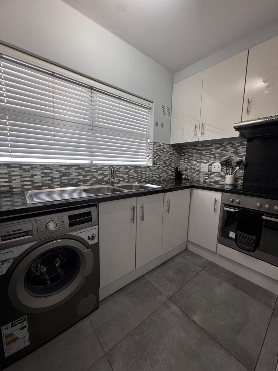 To Let 2 Bedroom Property for Rent in Sea Point Western Cape